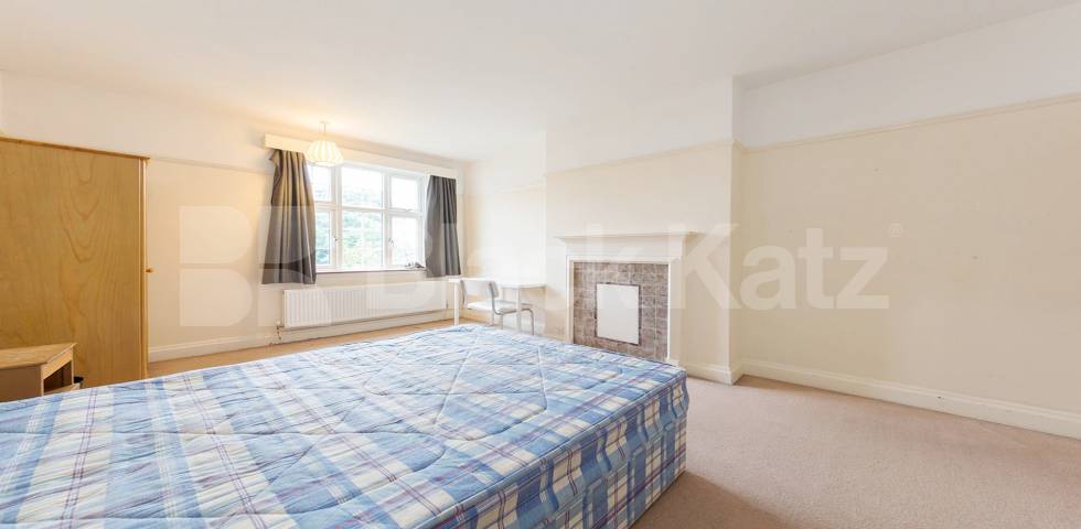 Wonderful Three Double Bedroom Apartment Leighton Gardens, Kensal Rise